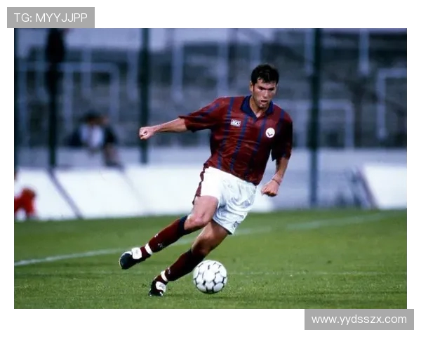 齐内丁·齐达内：从球场传奇到足坛智者的蜕变与辉煌历程