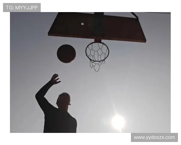 聚焦篮球运动员成长历程与场上竞技精神全面深度解析详尽呈现风采